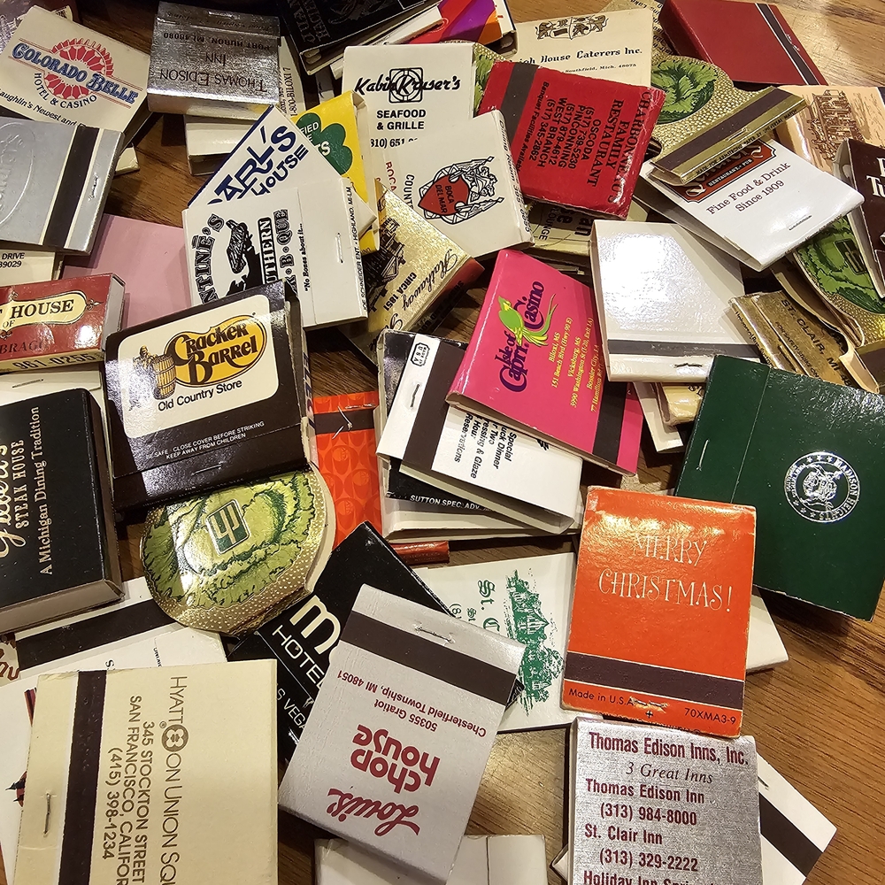 10 Matchbooks - Assorted Vintage Matchbook Lot - 10 Random Matchbooks - Picture 8 of 8